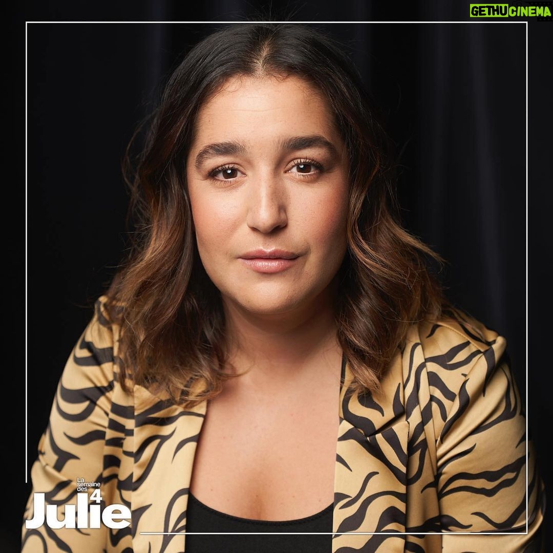 Mariana Mazza Instagram - Oh mais merci à @sachabourque pour le croquage du portrait. @nadia_blouin pour ma face et @sophiebernier_hair pour la coiffe. Ne jamais oublier @vangiroux pour le swag 🌹