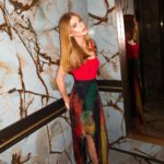 Marina Ruy Barbosa Instagram - Sendo feliz e espalhando meu mel por aí toda de @shopginger 🐝 hihi