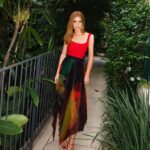 Marina Ruy Barbosa Instagram - Sendo feliz e espalhando meu mel por aí toda de @shopginger 🐝 hihi