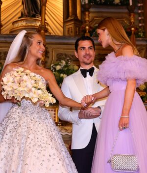 Marina Ruy Barbosa Instagram - Foi um fim de semana com fortes  emoções para uma canceriana casar a melhor amiga! 💜 
@paulaaziz @franciscocgarcia afilhados, sejam muito muito muito felizes. Desejo muita cumplicidade, respeito, paciência e amor eterno para vocês, estarei sempre aqui. Amo vocês.