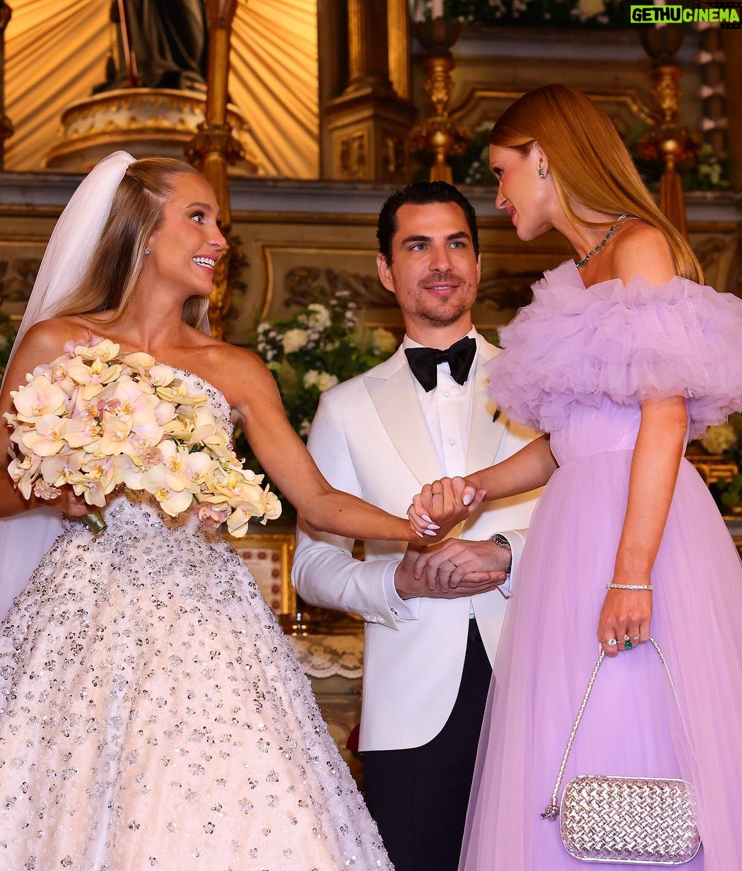Marina Ruy Barbosa - 782.7K Likes - Foi um fim de semana com fortes emoções para uma canceriana casar a melhor amiga! 💜
@paulaaziz @franciscocgarcia afilhados, sejam muito muito muito felizes. Desejo muita cumplicidade, respeito, paciência e amor eterno para vocês, estarei sempre aqui. Amo vocês.