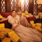 Marina Ruy Barbosa Instagram - Escolha celebrar o Natal com o melhor da Provence 💛 Uma campanha especial, que ficamos honradas em gravar. Nada como presentear com @loccitane_br, né? #publicidade