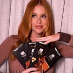 Marina Ruy Barbosa Instagram - Esse é meu dia ideal! Pronta para tudo com as novidades Língua de Gato da @kopenhagen_. Os novos tabletes Branco, Extra Cremoso, Amêndoas e Branco com Cookie deixaram o clássico ainda melhor. Eu já garanti meu estoque por aqui! #NovosTabletesLinguaDeGato #QuandoTemMarca #Kopenhagen #EspetacularmenteCremoso