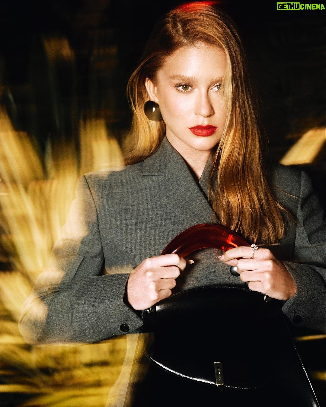 Marina Ruy Barbosa Instagram - Fuzuê press day! 🌪🖤 @ferragamo Animada em contar essa história nos próximos meses e apresentar Preciosa Montebello pra vocês!