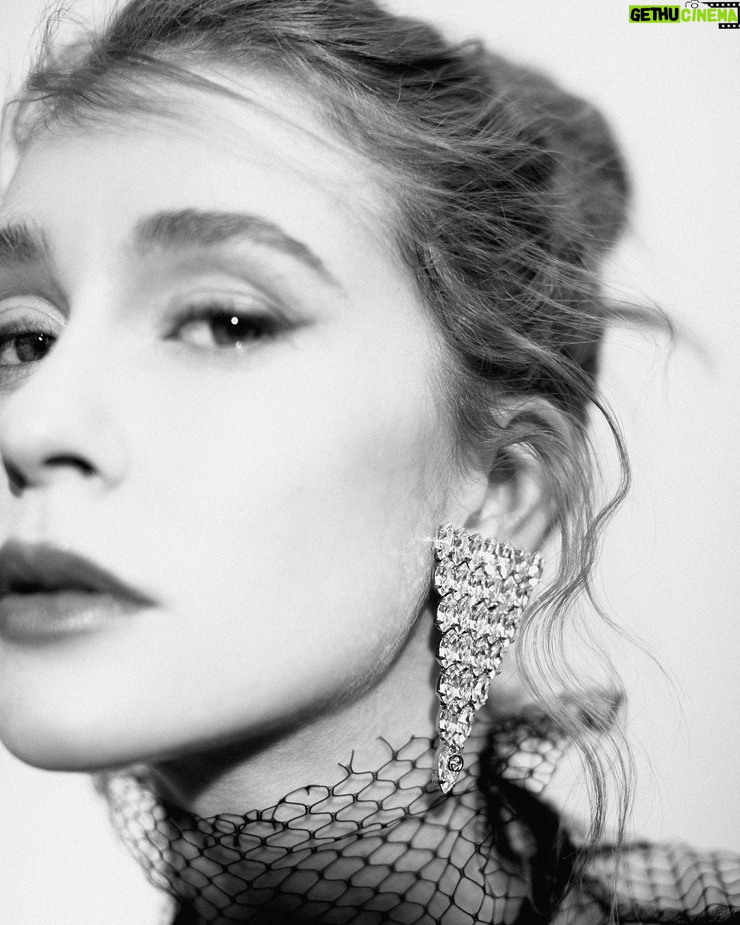 Marina Ruy Barbosa Instagram - @marieclairebr SEP 23 Já disponível em todas as bancas!