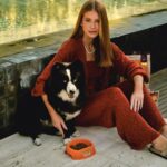 Marina Ruy Barbosa Instagram - Sig é meu modelo favorito. Um momento de apreciação, por favor! 🧡 Uma dica para os papais de pet é @specialdogoficial que agora está com uma embalagem ainda mais linda e com zero corantes. O Sig ama! :)