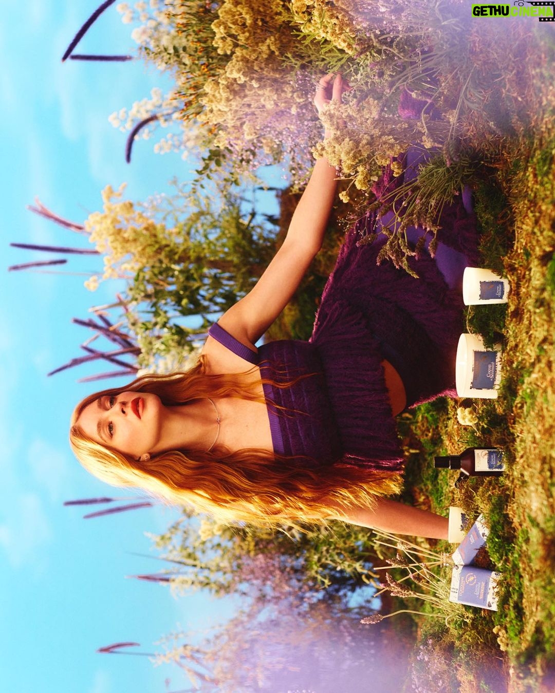 Marina Ruy Barbosa Instagram - Para deixar o meu ritual de cuidados com a minha pele completo eu sempre escolho a linha lavanda de @loccitane_br 💛 Uma das minhas favoritas!