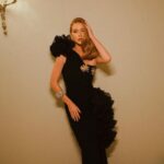 Marina Ruy Barbosa Instagram - a special night with this beautiful @maisonvalentino vintage dress + @lantiquairelamode 🖤