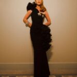 Marina Ruy Barbosa Instagram - a special night with this beautiful @maisonvalentino vintage dress + @lantiquairelamode 🖤