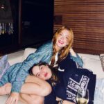 Marina Ruy Barbosa Instagram - Minha pri, feliz aniversário! Você sabe o quanto eu te amo e o quanto sou grata por te ter na minha vida! Só te desejo os momentos mais lindos… mas saiba que nos outros eu também estarei com você! Juntas, sempre! @bellanegrao 👯‍♀️🤍🍹