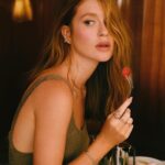 Marina Ruy Barbosa Instagram - Para você, Natal combina com o que? Para mim, estar com quem ama e presentear pessoas especiais é a combinação perfeita para essa época. Inclusive, a #ColeçãoSun de @lifebyvivara foi uma das mais desejadas aqui em casa. ❤️ Ainda dá tempo de garantir no site ou lojas Life! #NatalLife