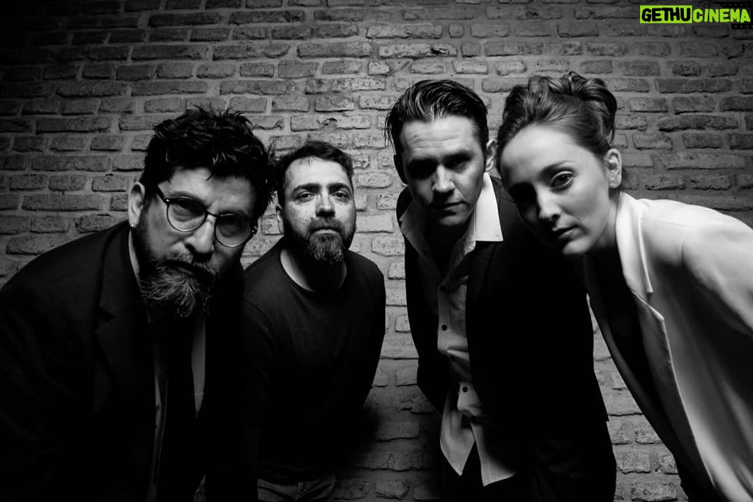 Mario Horton Instagram - El próximo viernes 18 de Octubre estrenaremos nuestra obra "Perlas a los Cerdos" ("Speed-the-Plow") de David Mamet. Teatro Mori