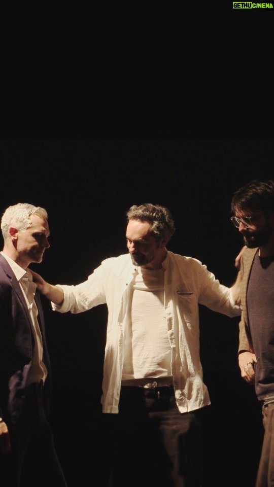 Mario Horton Instagram - #Matucana100 | 🤭 Seis días para el estreno de "Antes que los dioses fueran hombres". Montaje dirigido por Rodrigo Soto (@rodrigosotoactor), escrito por Gerardo Oettinger (@gerardooettinger) y protagonizado por Ricardo Fernández (@ricardofernandezactor), Mario Horton (@mariohortonfleck), Andrew Bargsted (@andrewbargsted), Felipe Zepeda (@felipezepedau), César Sepúlveda (@cesarsepulveda_oficial) y Edison Díaz. Te esperamos desde el jueves 10/08 en Matucana 🤭 Entradas y más información en m100.cl 🤝Colabora: @checoeslovaquia 📽: @lagrimartificiales Centro Cultural Matucana 100