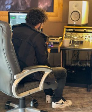 Marius Moga Instagram - Working on a new track 🤞🙃 #newmusic