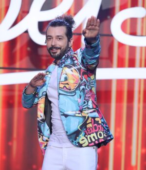 Marius Moga Instagram - 😂Dă un swipe să vezi cât ține defapt entuziasmul în poze la mine.

😊Ce planuri aveți pentru weekend? 

🤗Eu astăzi de la 20:30 voi fi la @superstarromania , mâine la 8:40 la @stirileprotvro, iar sâmbătă seară de la 20:00 iarăși la @superstarromania !

Nu am mai apucat să vă spun zilele acestea, dar pregătesc și o piesă nouă!

#staytuned #superstar #odorinta