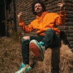 Marius Moga Instagram - 🤘 Zilele acestea sunt în tabăra de songwriting @demogamusic , dar nu uitați că pe 7 ne vedem la @mmb_ro ! 📸 @airman.production 🕴 @mohamedmagda1