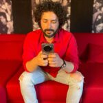 Marius Moga Instagram - Sunt pasionat de tehnologie si inovație, de aceea le folosesc creativ atât în muzică, producții video cât și în timpul meu liber. Honor vine și întâmpină nevoile și pasiunile pe care le au creatorii din România, oferindu-le tool-ul ideal: Magic4Pro #honoryourpassion #gobeyond #thepowerofmagic