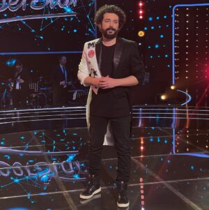 Marius Moga Instagram - 🙃Stați aproape, astăzi aflăm cine va fi următorul SuperStar al România! 

🤞Pe cine susțineți în seara aceasta?

#superstarromania #idol #countdown #vote #final