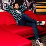 Marius Moga Instagram - 🚀Ce ziceti, lansam vineri piesa noua? Lasati-mi un comentariu cu raspunsul vostru ↘️ Drop a comment #odorință #studiotime