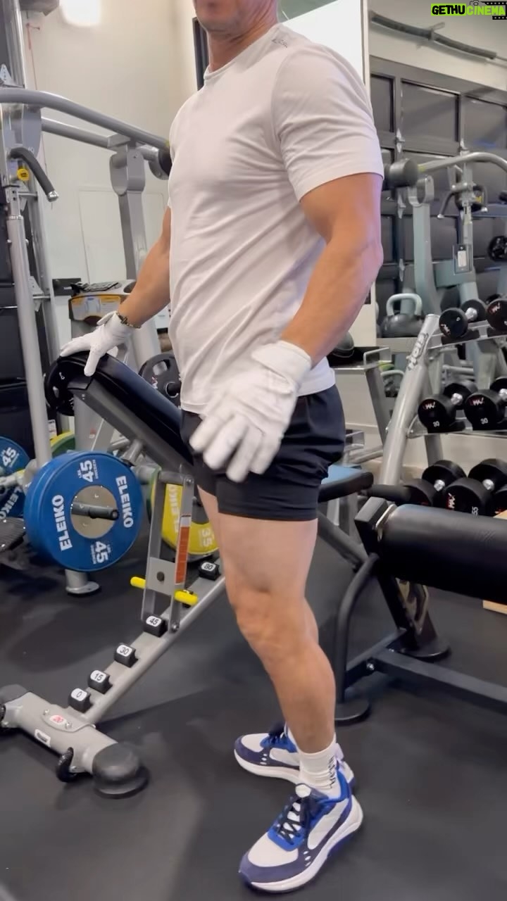 Mark Wahlberg Instagram - Being disciplined will help you achieve your goals!! @municipal 💯📈🔥🏆 @performinspired 🔥❤️💯📈 #MunicipalPartner #PIPartner
