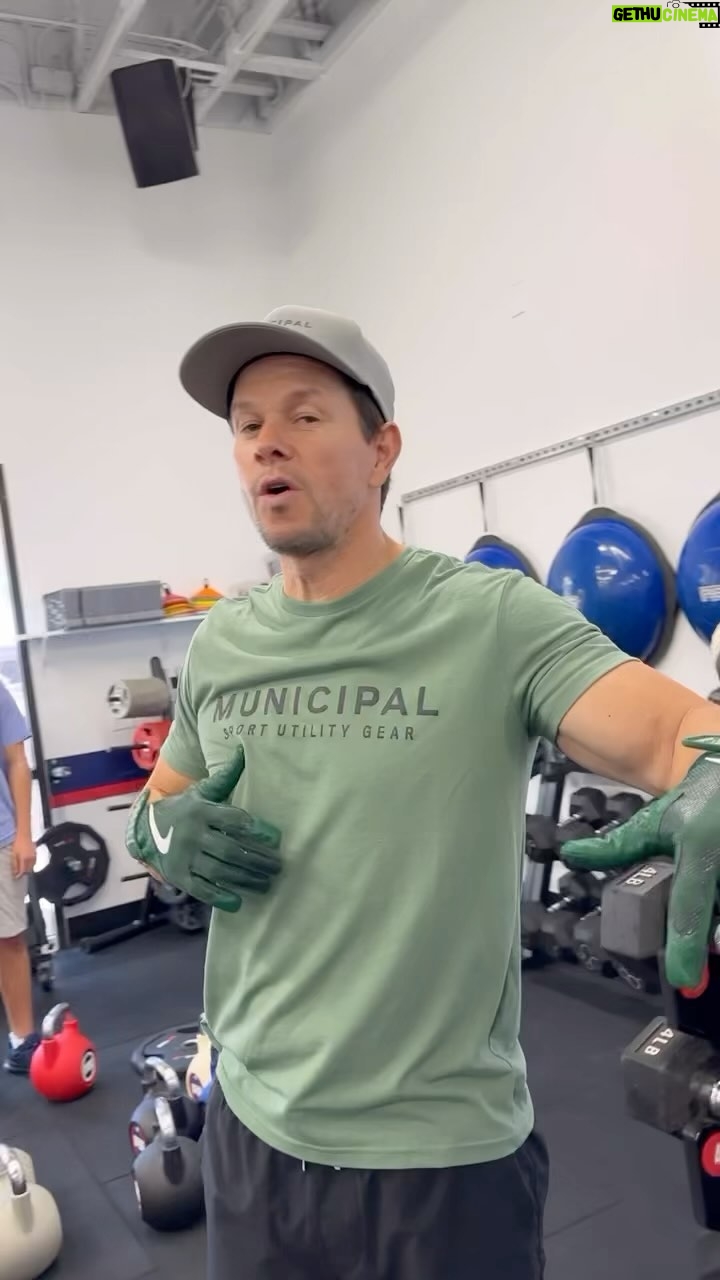Mark Wahlberg Instagram - Don’t wait until the new year!! Start today!!!! @f45_training 😎 It’s where you get results💯🔥📈 #F45Partner