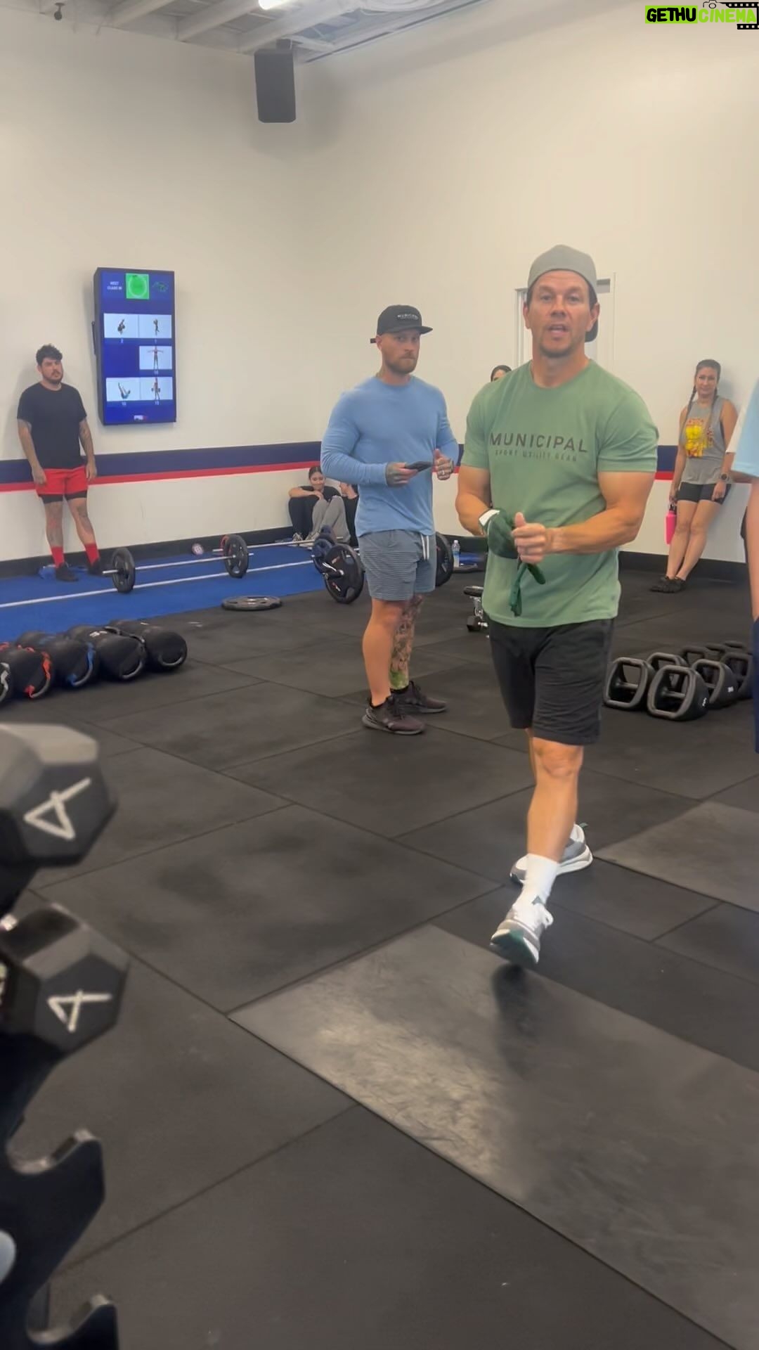 Mark Wahlberg Instagram - Family fitness day @f45_training 🙏❤️🥳 @municipal 👟📈 #F45Partner #MunicipalPartner