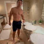 Mark Wahlberg Instagram - Recovery is key!!! @performinspired @municipal 🥶👟📈 #PIPartner #MunicipalPartner