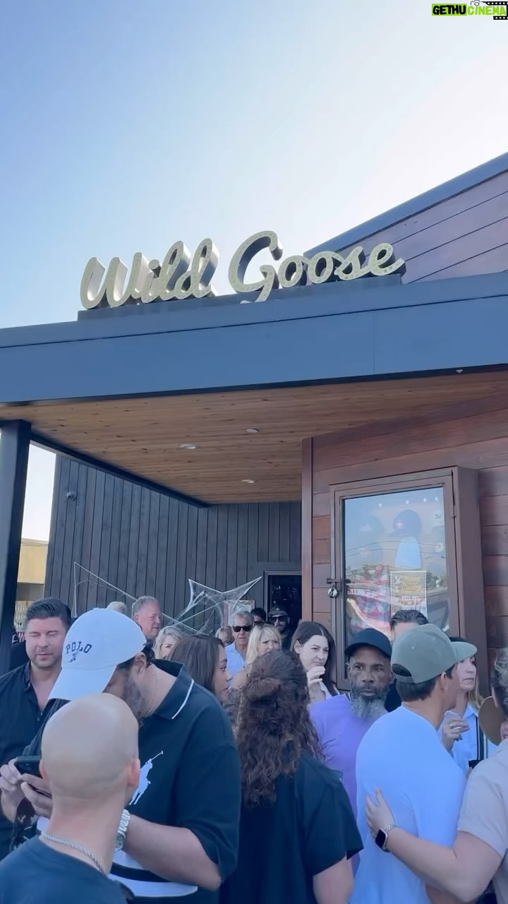 Mark Wahlberg Instagram - Check out @bigace_productions @flechaazultequila 🥃😎🔥❤️🙏🥳 #FlechaAzulPartner