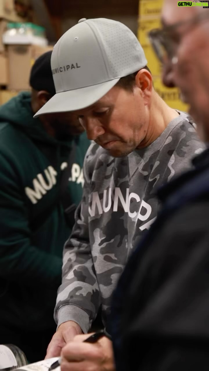 Mark Wahlberg Instagram - It was cold and wet in northern California yesterday and everybody knew exactly what would warm them up🔥🥃🔥 @flechaazultequila @safeway 🔥🥃🔥 thanks for coming out❤️🥰📈