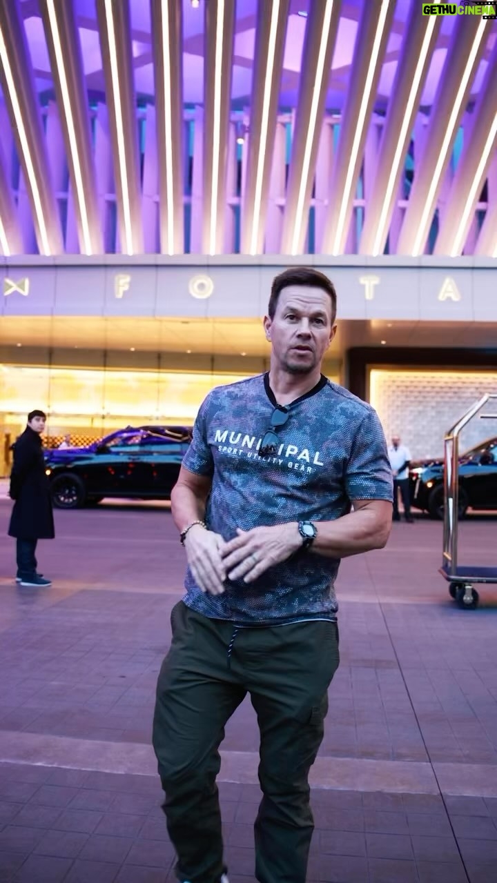 Mark Wahlberg Instagram - Check out @fontainebleaulasvegas 😎🔥💯 @flechaazultequila 🥃🔥😎 #FlechaAzulPartner