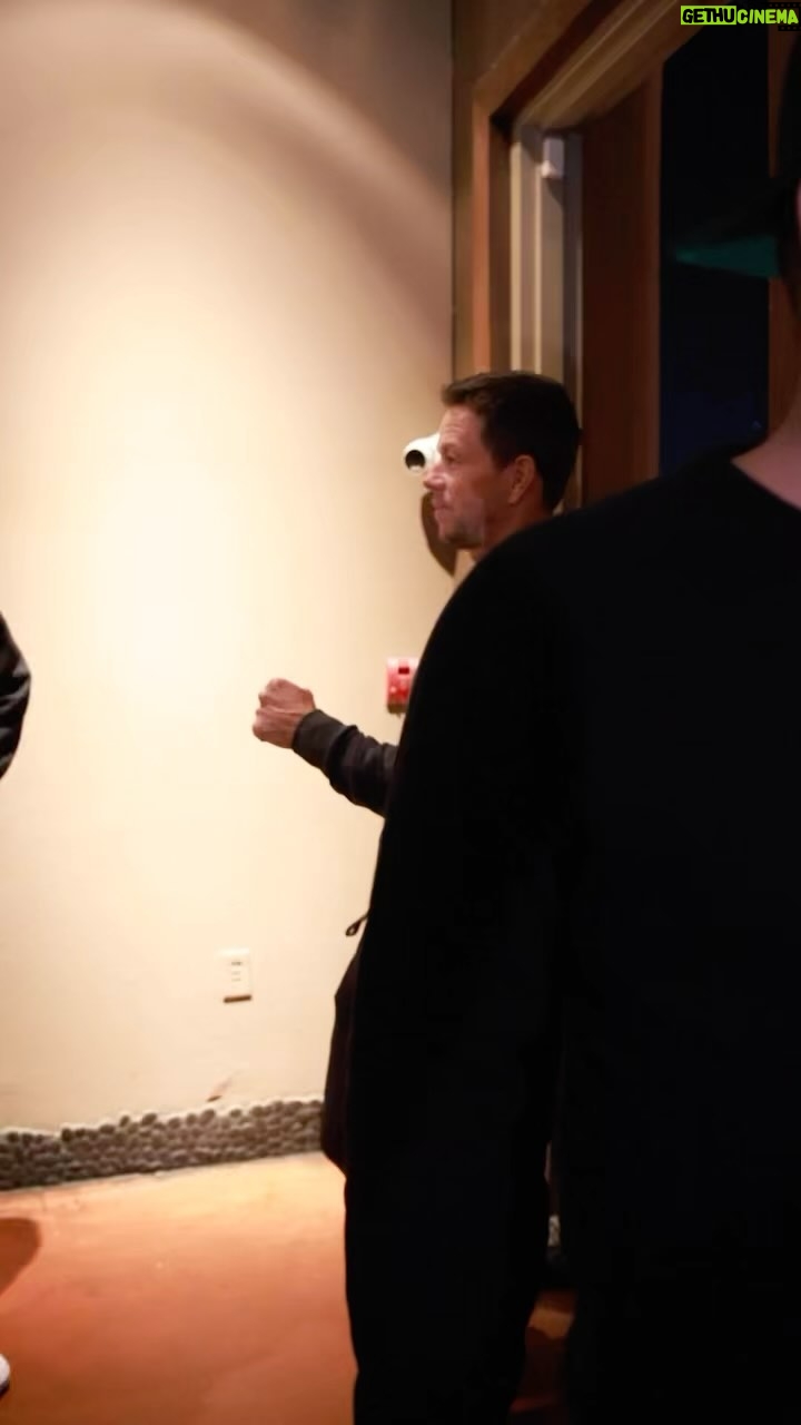 Mark Wahlberg Instagram - The best locals spot in my town 🥳 @distillbar 🔥🥳🥃❤️🙏 @flechaazultequila 🔥😎 what a turn out🙏 #FlechaAzulPartner