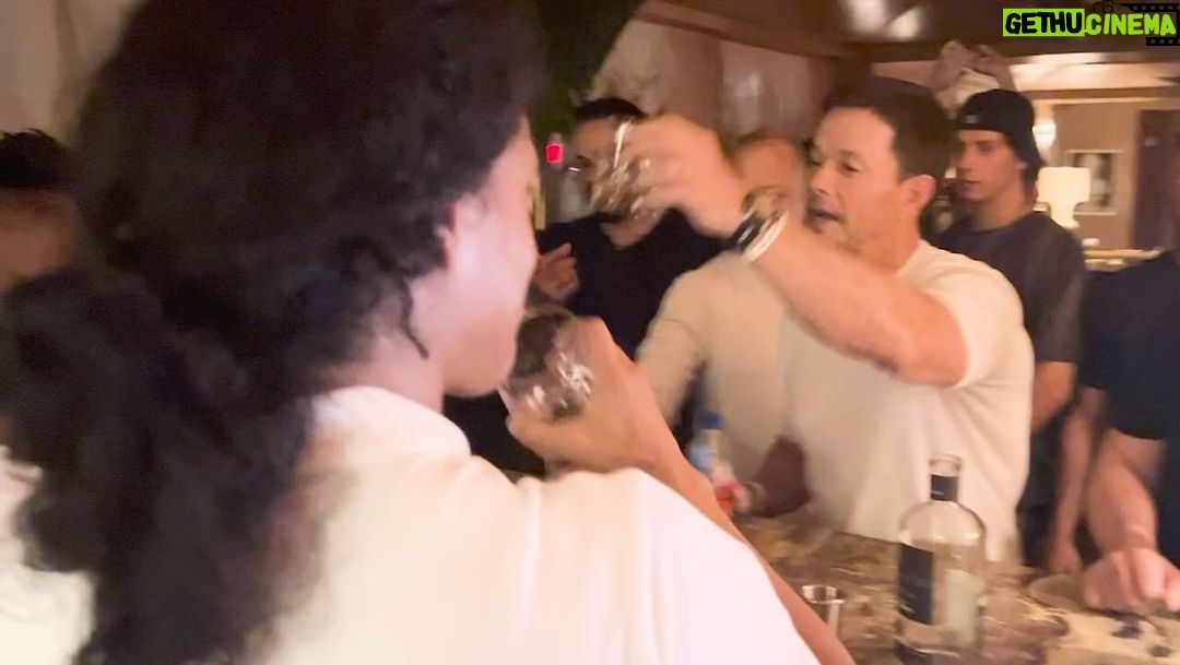 Mark Wahlberg Instagram - Only the best for you 🥳🥃 @flechaazultequila 🔥🥃📈 #FlechaAzulPartner