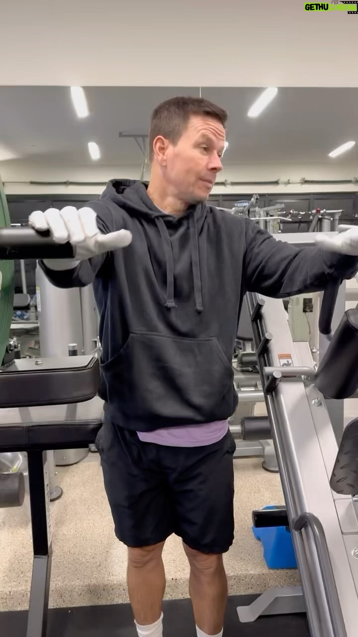 Mark Wahlberg Instagram - Work thru 🔥🔥 @municipal 🔥🔥📈 #MunicipalPartner