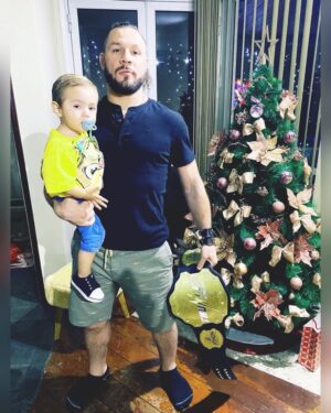Markus Perez Instagram - “…O MELHOR PRESENTE DEUS ME DEU… A VIDA ME ENSINOU A LUTAR PRLO QUE È MEU…”

MEU PRESENTE DE NATAL!!!

“…THE BEST GIFT GOD HAS GIVEN TO ME… LIFE TEACHED ME TO FIGHT FOR WHAT IS MY…”

MY CHRISTMAS GIFT!!!

MARRY CHRISTMAS FOR EVERYONE 🎅🏼

#marrychristmas #feliznatal