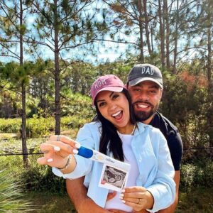 Markus Perez Instagram - O tempo passa muito rápido na vida, agente nem percebe, temos saudades da infância e de como éramos despreocupados e só queríamos nos divertir… e do nada nos transformamos em homens, e chega um momento na vida que você tem a oportunidade de dar a vida, de trazer um filho de Deus para essa terra, o momento de dar continuidade da sua família, e chegou o seu momento irmão, Parabéns 🙏

Eu vou ser Tio 😍

Time passes very quickly in life, we don’t even notice, we miss our childhood and how carefree we were and just wanted to have fun... and out of nowhere we turn into men, and there comes a moment in life when you have the opportunity to give your life , of bringing a child of God to this earth, the time to continue your generation, and your time has come, brother, congratulations 🙏

I’m going to be an uncle 😍

#familiaetudo #irmao #tio #garoto