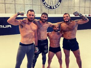 Markus Perez Instagram - WORKING HARD!!!
THANK U FELAS 
@jmdasilv @gladiador_balart_ @zoot_jitsu @americantopteam 

#🙏 #sparring