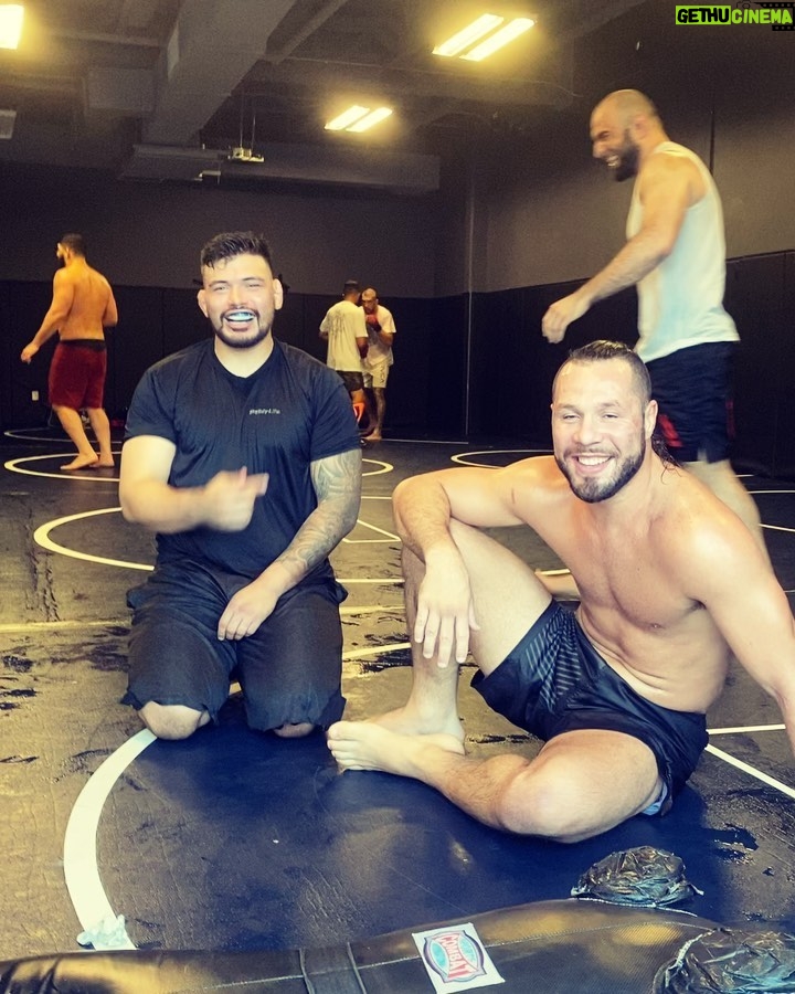Markus Perez Instagram - WEEK POSITION KATAGATAME IN THE UNDER HALF GUARD POSIÇÃO DA SEMANA KATAGATAME DA MEIA GUARDA POR BAIXO THANK MY FRIEND @klidsonabreu @comamorbrowniess 🙏👊🏆 @parrumpaatt @stevemocco @mikebrownmma @kingmofh #jiujitsu #artesuave #wrestling #katagatame #att American Top Team