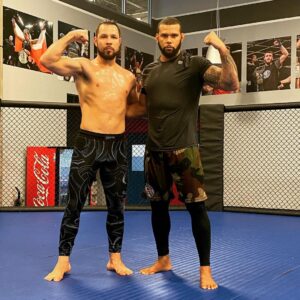 Markus Perez Instagram - THE LAST SPARRING BEFORE THE WAR
THANK YOU @tmarretamma TO HELP ME
🙏👊🏆

LETS GO GO @conansilveira 🥊

#ufc #att #war #ufcabudhabi