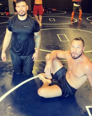 Markus Perez Instagram - WEEK POSITION 
KATAGATAME IN THE UNDER HALF GUARD 

POSIÇÃO DA SEMANA 
KATAGATAME DA MEIA GUARDA POR BAIXO 

THANK MY FRIEND @klidsonabreu @comamorbrowniess 🙏👊🏆

@parrumpaatt @stevemocco @mikebrownmma @kingmofh 

#jiujitsu #artesuave #wrestling #katagatame #att
