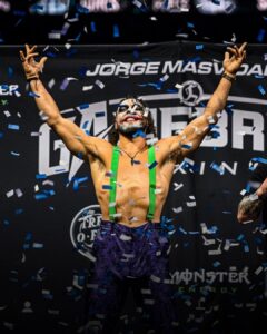 Markus Perez Instagram - Markus “Maluco” Perez venceu em sua no boxe nocauteando Joe Riggs. 🥊 (via: @gamebredboxingpromotions). Crazy and THE JOKER! 🃏 @markaomaluko Fiserv Forum