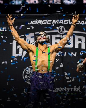 Markus Perez Instagram - Markus “Maluco” Perez venceu em sua no boxe nocauteando Joe Riggs. 🥊 (via: @gamebredboxingpromotions). 

Crazy and THE JOKER! 🃏 @markaomaluko