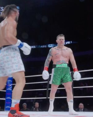 Markus Perez Instagram - Markus “Maluco” Perez venceu em sua no boxe nocauteando Joe Riggs. 🥊 (via: @gamebredboxingpromotions). 

Crazy and THE JOKER! 🃏 @markaomaluko