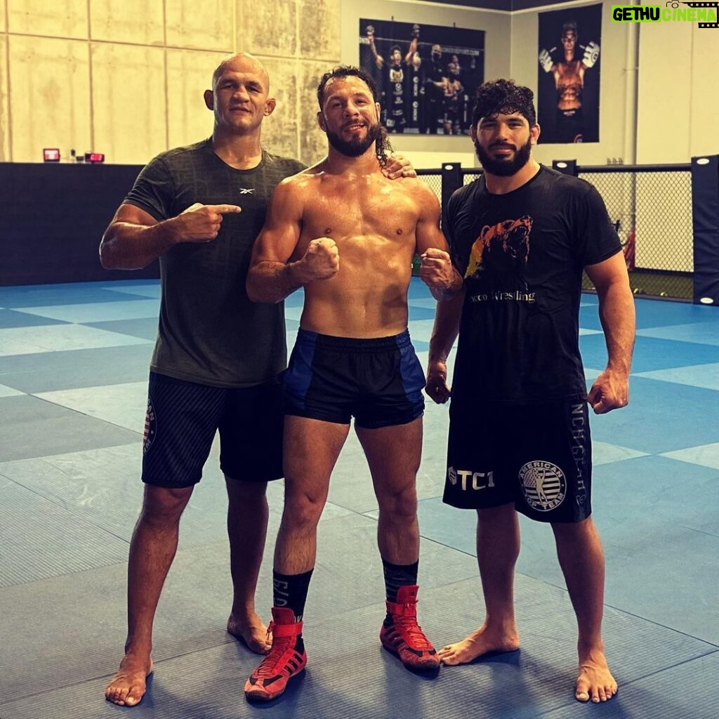 Markus Perez Instagram - TODAY THE SPARRING WAS LITERALLY “HEAVY” 🥊 HOJE O SPARRING FOI LITERALMENTE “PESADO” 🥊 THE BEST HEAVYWEIGHTS MMA FIGHTERS IN BOXE AND UFC FORMER CHAMP @juniorcigano AND MY FRIEND ALWAYS READY FOR HELP ME AND ALL GUYS IN @americantopteam @saidsowma THANK YOU GUYS APPRECIATE IT 🙏👊🏆 THANK YOU MY COACHS @katelkubis @macarraodossantos HELP ME IN THE SPAR SESSION . @gamebredfighter @gamebredboxingpromotions @gamebredfc @deantooleofficial “IM A MTFK BEAST 👊🏆” #boxesparring #readytokill #pow #mma #joker #ltfg American Top Team