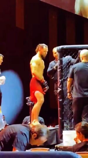 Markus Perez Instagram - FEEL MY MY ENERGY!!! MTFKS

🐺🪓🩸

#likeaviking #viking #mma #maluko #joker #🃏