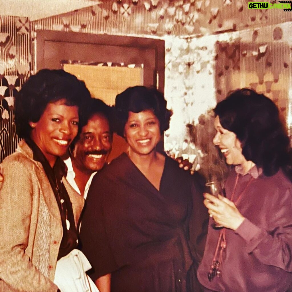 Marla Gibbs Instagram - Some friends are like family. That’s how me and Roxie were. Cherish your true friends. Love you all ❤️❤️❤️