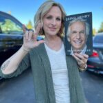 Marlee Matlin Instagram - Happy Birthday to #henrywinkler who has been like a second father to me all these years. And he is truly the nicest person in Hollywood. Now go out and get his book - “Being Henry…The Fonz and Beyond”! 🤟🏻🎂🤟🏻🎂. #birthday #fonz #happydays😊