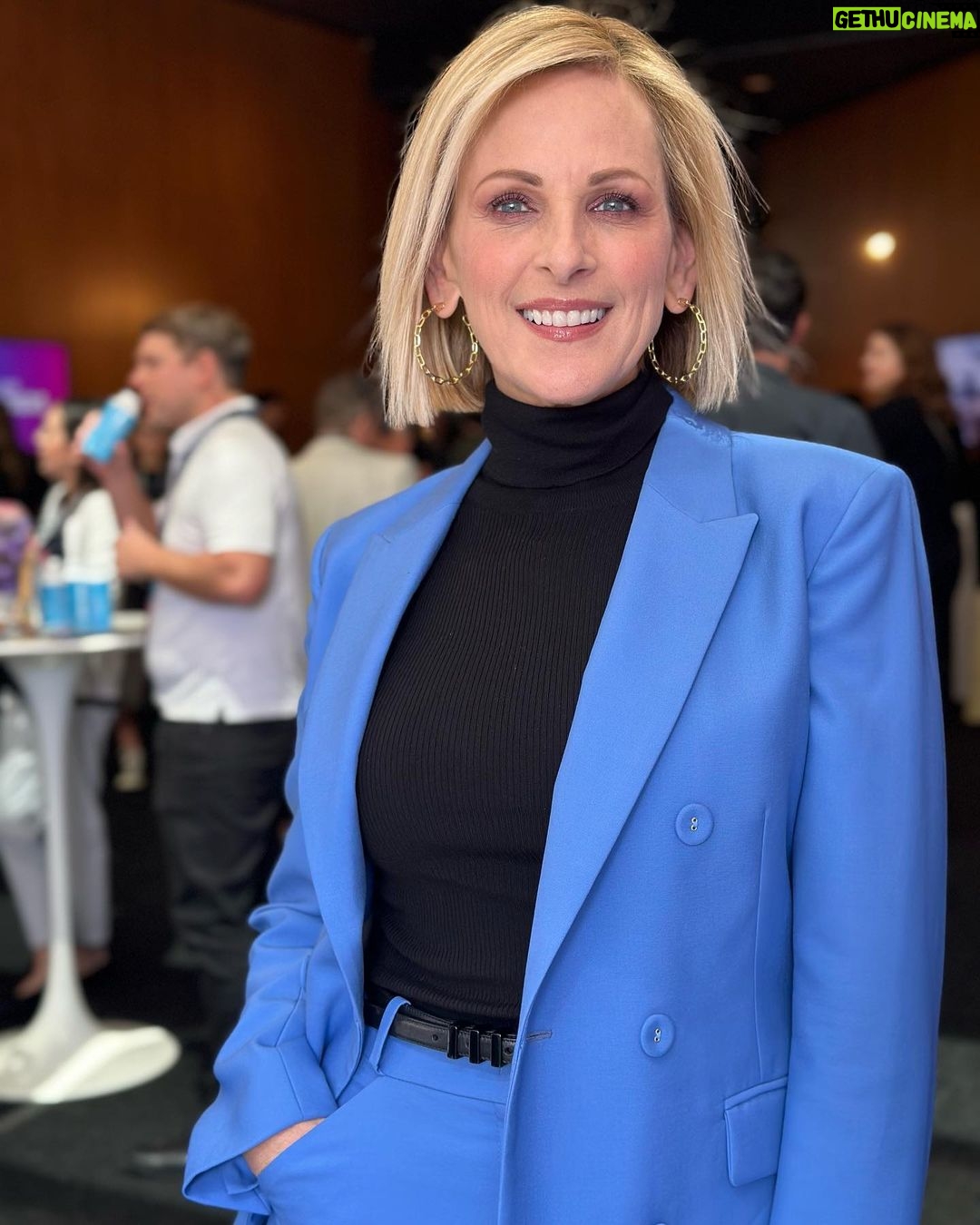 Marlee Matlin Instagram - So happy to be reunited with my @accusedfox Executive Producer @howardmgordon along with the fantastic @michaelchiklis and @malcolmjamalwar. You can watch episodes of our show on @hulu. #accusedfox