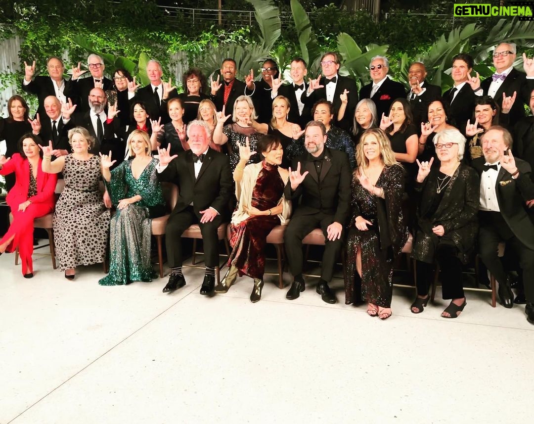 Marlee Matlin Instagram - All I had to do was ask and everyone said “..sure!” As a new @theacademy Governor, I was so happy to see all my fellow Governors join me in signing “I Love You” for the camera! #theacademy @academygold #boardofgovernors Fairmont Century Plaza