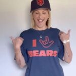 Marlee Matlin Instagram - GO BEARS!!!!! #chicagogirl @lovesign.asl @chicagobears @nfl DA BEARS 🧡💙🤍🧡💙🤍