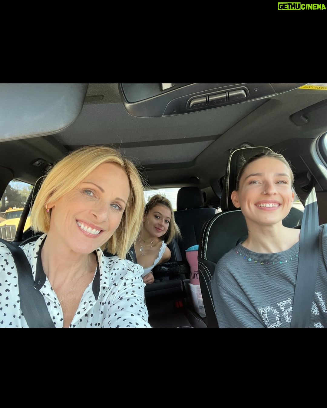Marlee Matlin Instagram - Happy National Daughters Day to my very Very VERY favorite daughters IN THE UNIVERSE! Iβm the LUCKIEST mother and am truly blessed. @sarahgrandalski @isabelle.grandalski #randompicture I LOVE YOU BOTH SO MUCH! ππ€πΌππ€πΌππ€πΌππ€πΌ